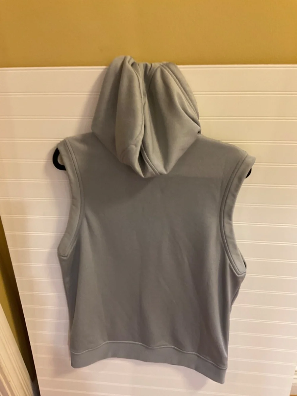 Under Armor Coldgear Gray Sleeveless Full-Zip Hoodie Vest Size: M. Pre Owned